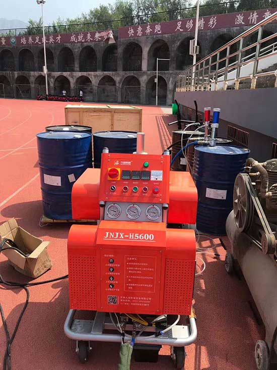 H5600聚脲噴涂機(jī)體育場看臺聚脲防水涂料施工