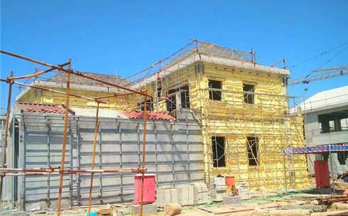 外墻聚氨酯噴涂機現場施工